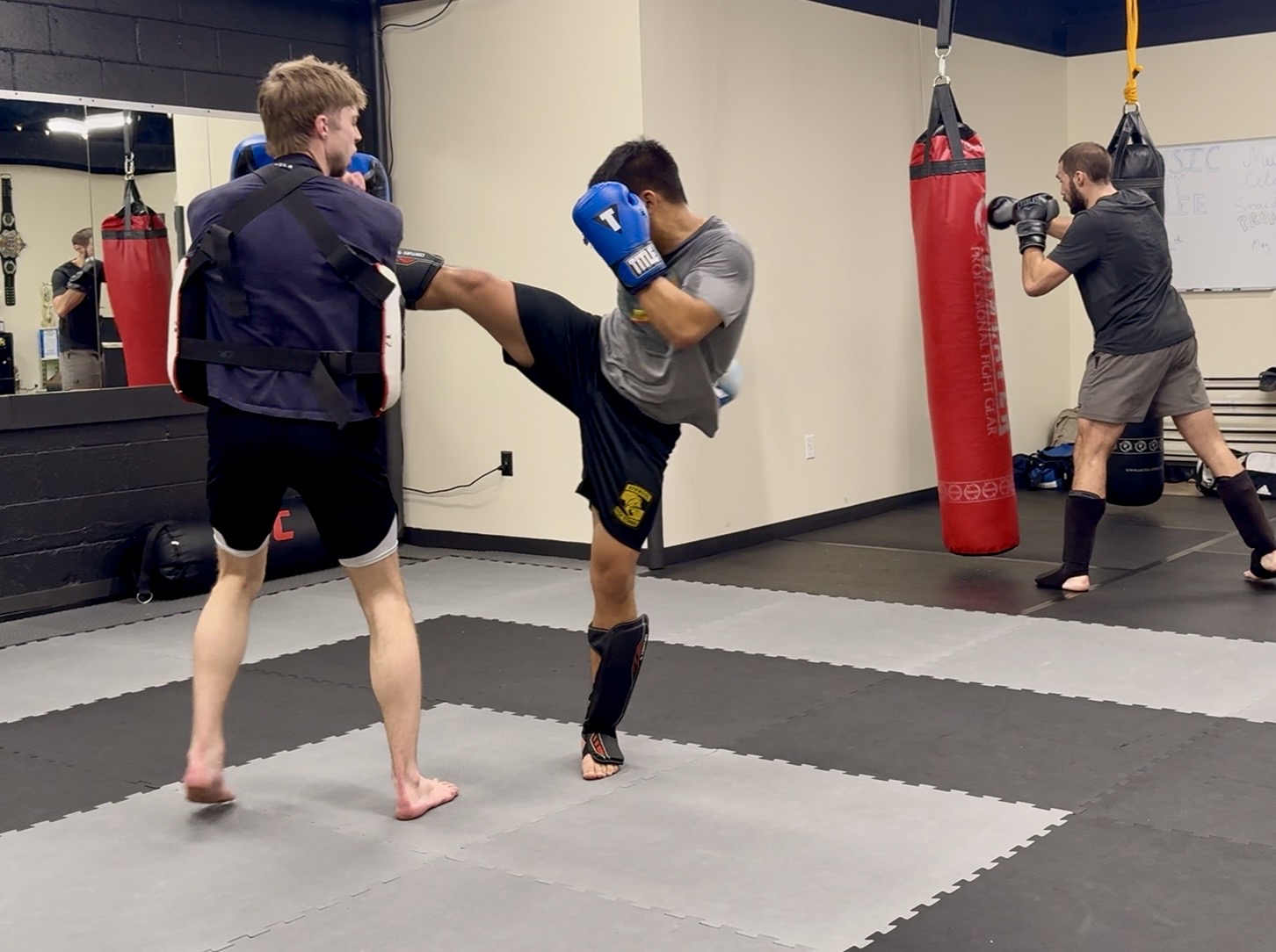 Adult Kickboxing & Muay Thai